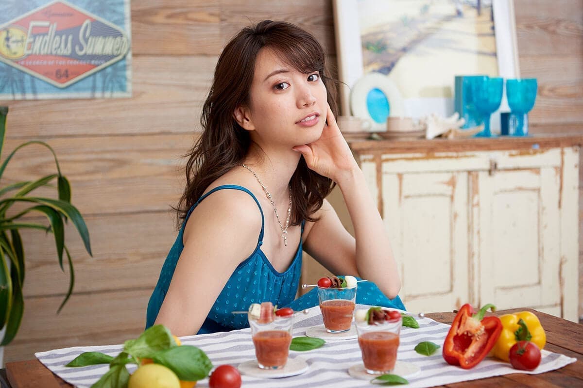 女性モデルのスタジオ写真撮影