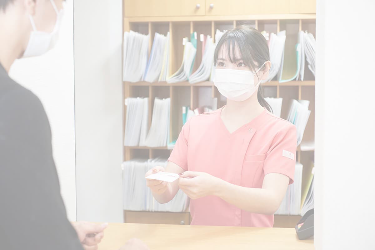 歯科医の受付風景の写真
