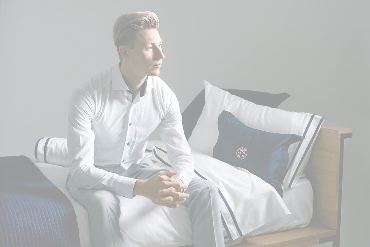 男性モデルのスタジオ写真撮影