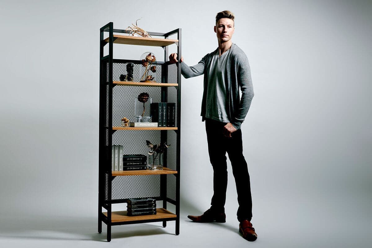 男性モデルのスタジオ写真撮影