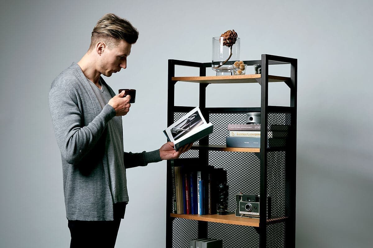 男性モデルのスタジオ写真撮影