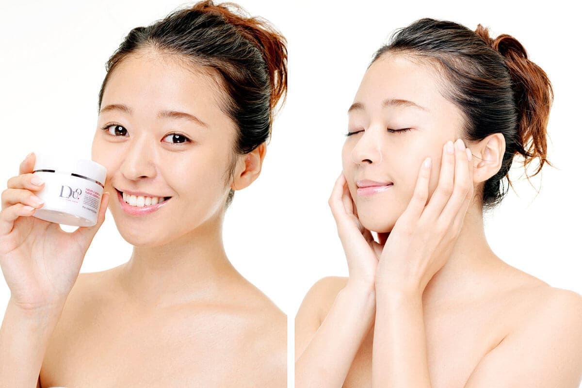 女性モデルの化粧品写真撮影