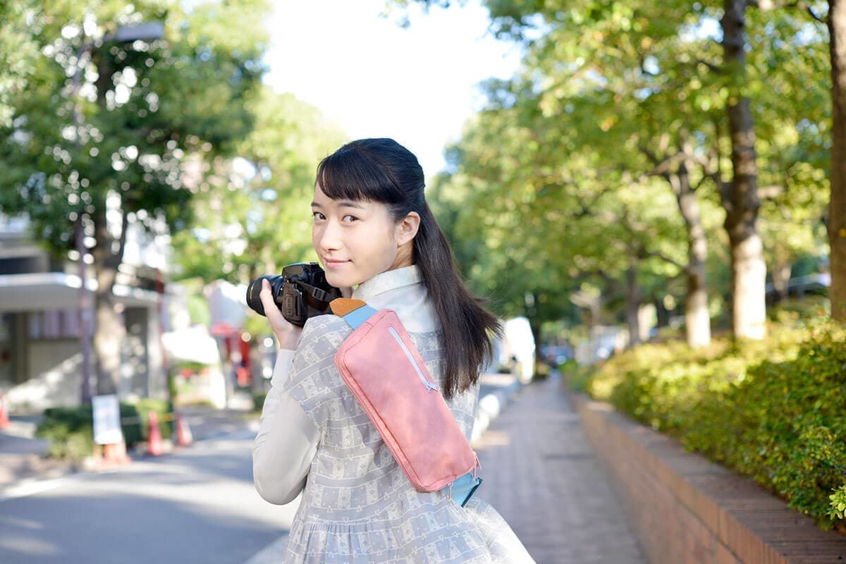 女性モデルの商品写真撮影