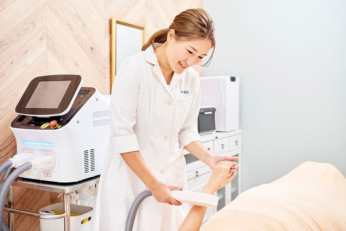 脱毛サロンの施術風景