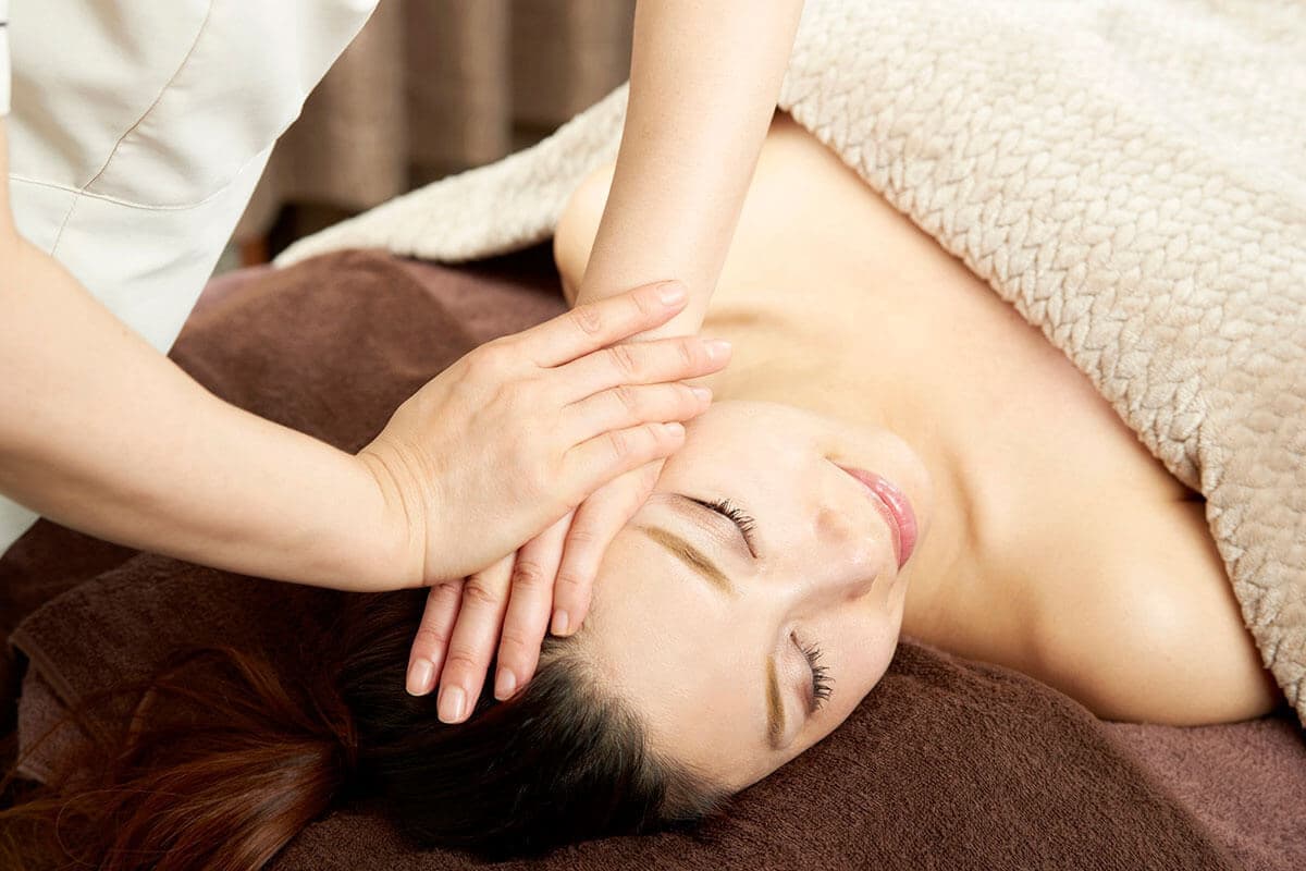 エステサロンの施術風景