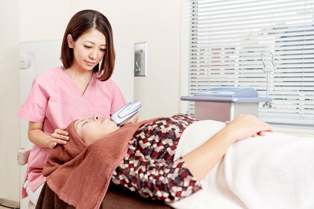 美容サロンの施術中の写真