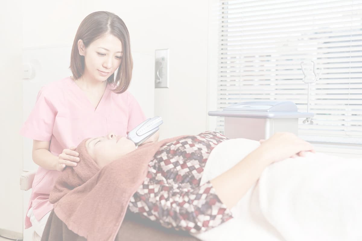 美容サロンの施術中の写真