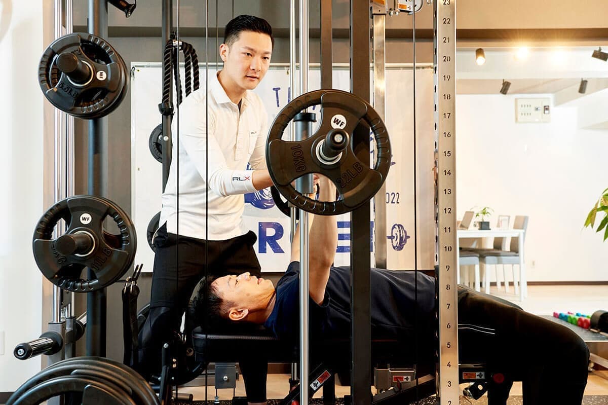 トレーニングジムのトレーニング風景