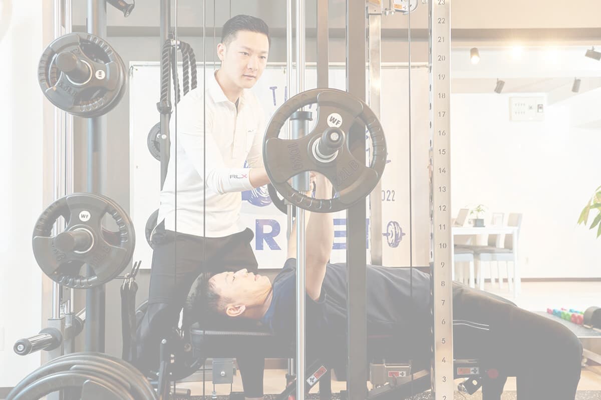 トレーニングジムのトレーニング風景