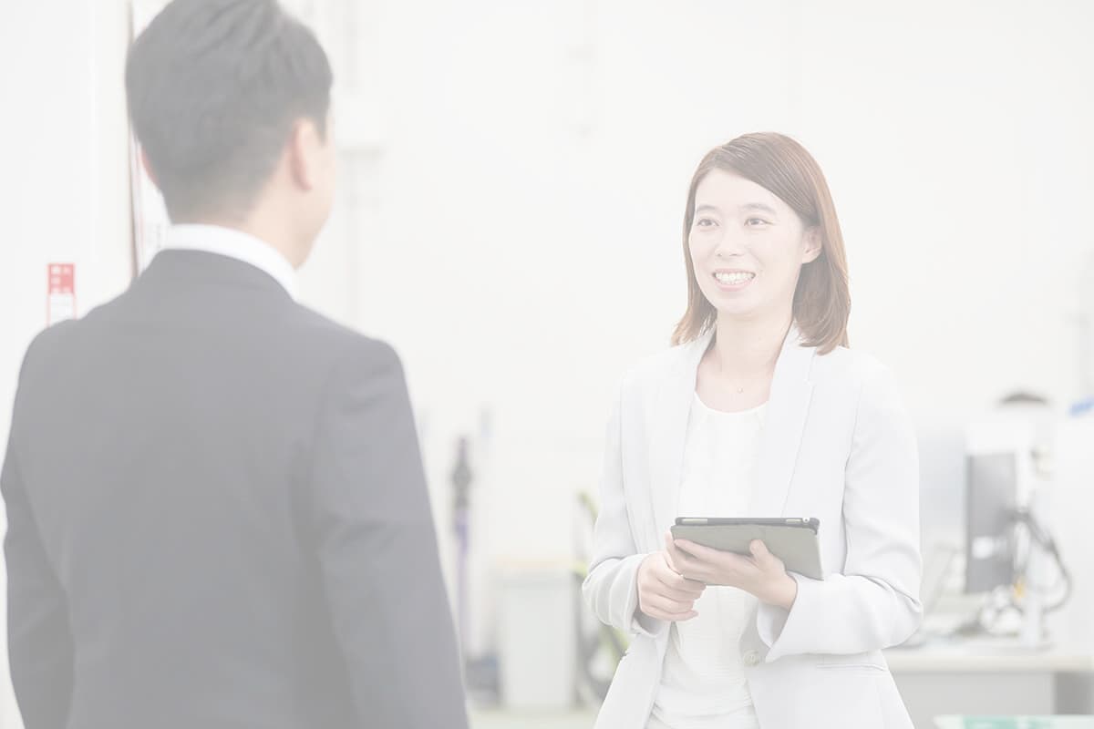 女性社員の仕事風景の写真