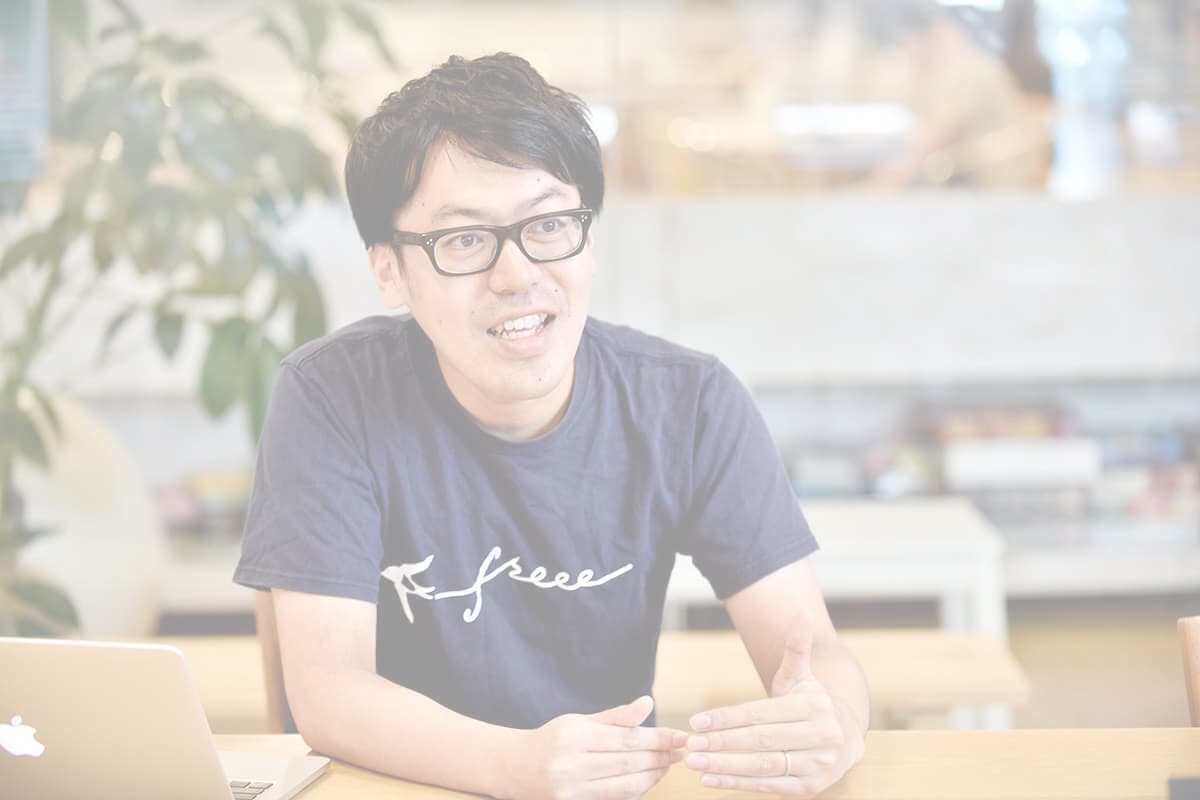 男性社員のインタビュー写真