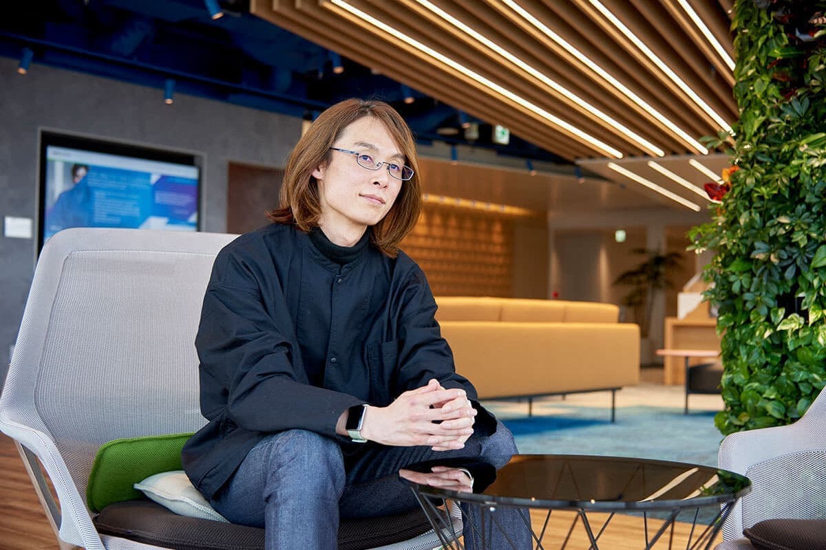 男性社員のインタビュー写真