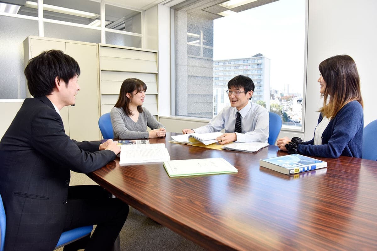 会計士の打ち合わせ風景写真