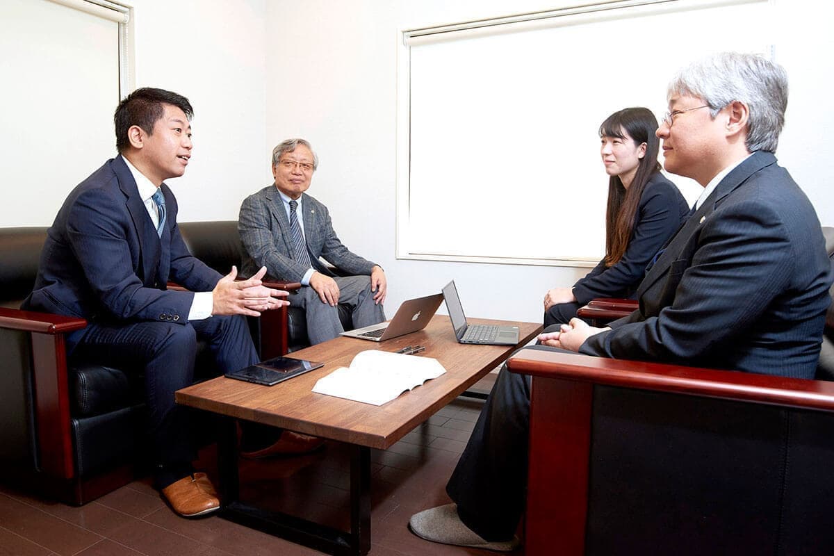 弁護士の打ち合わせ風景の写真