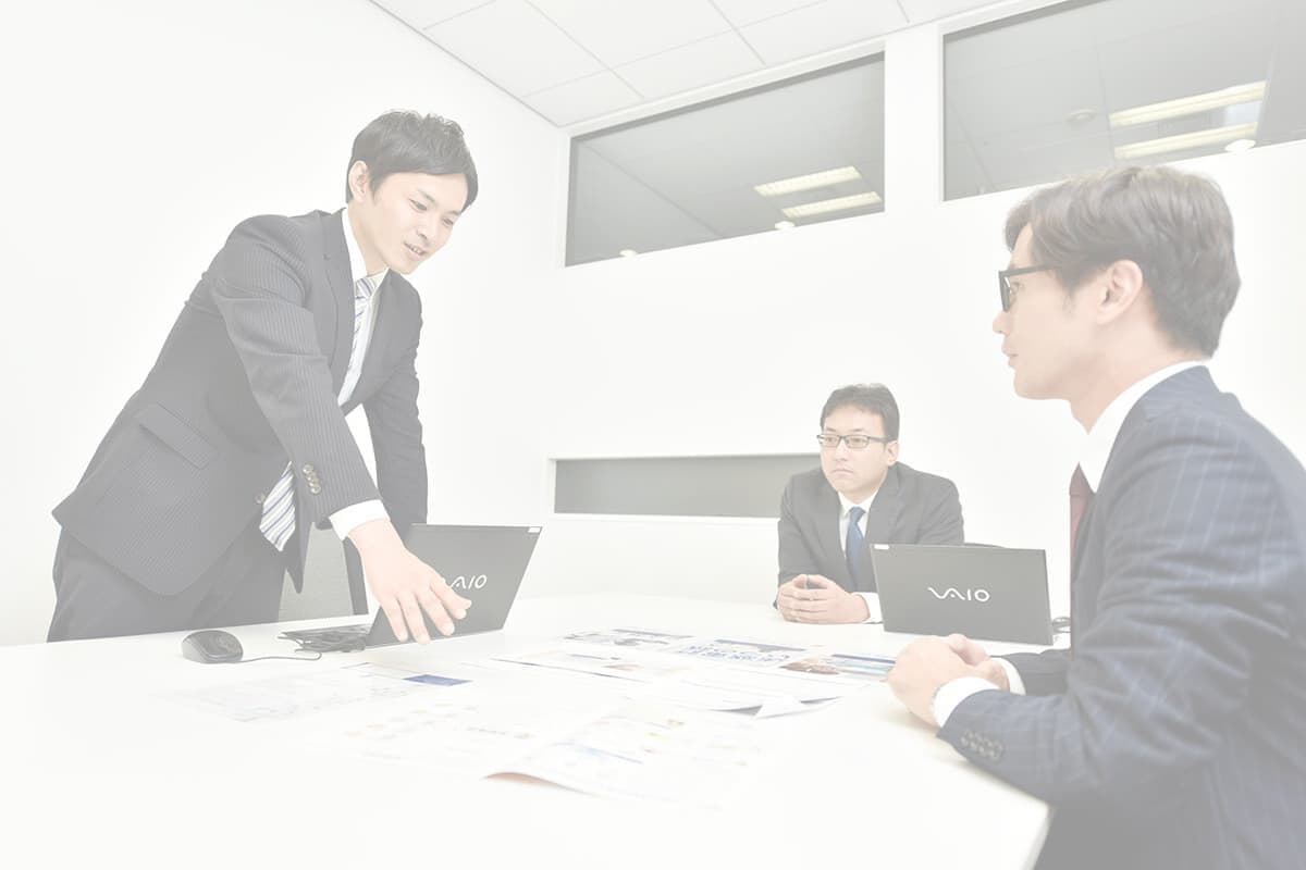 会社員のミーティング写真