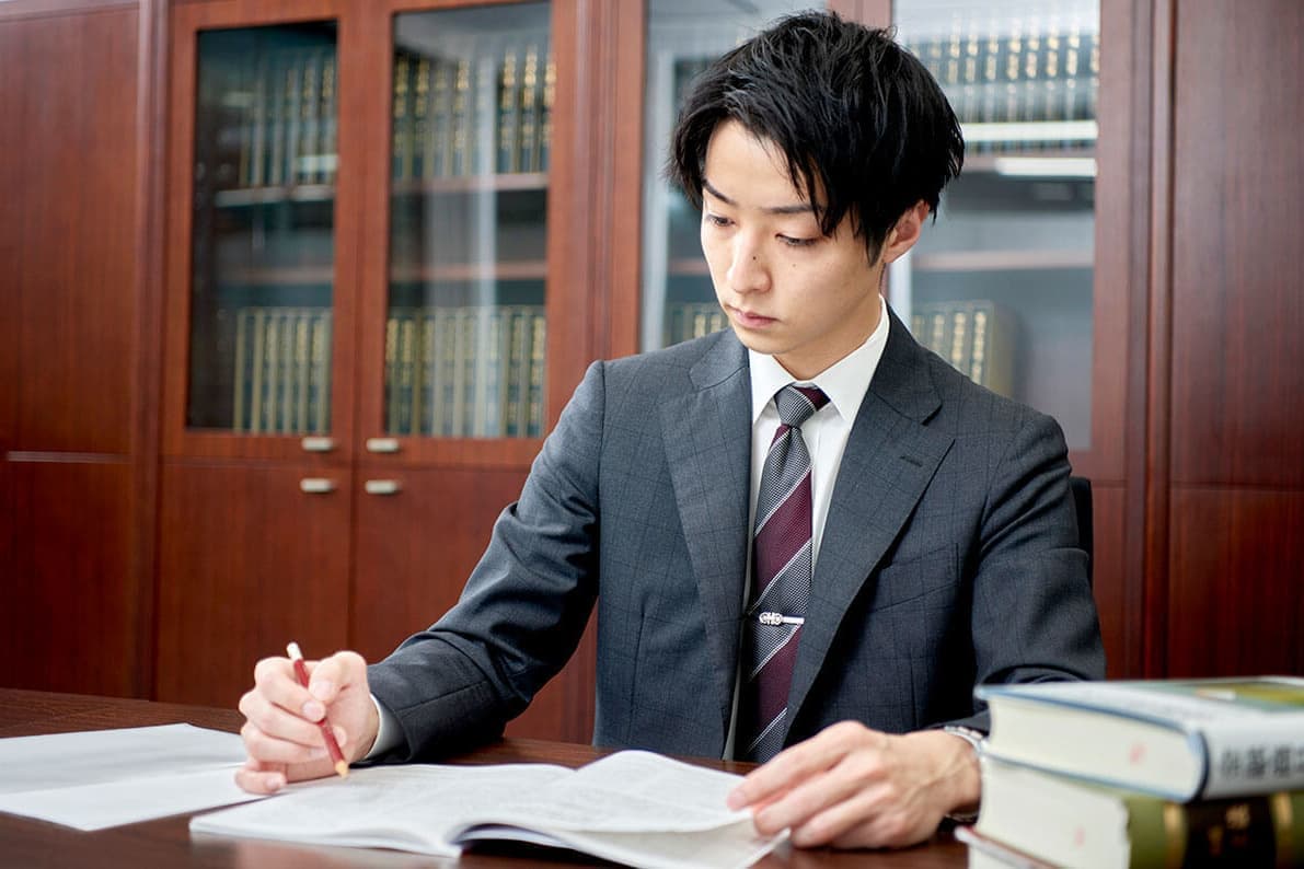 弁護士の仕事風景の写真