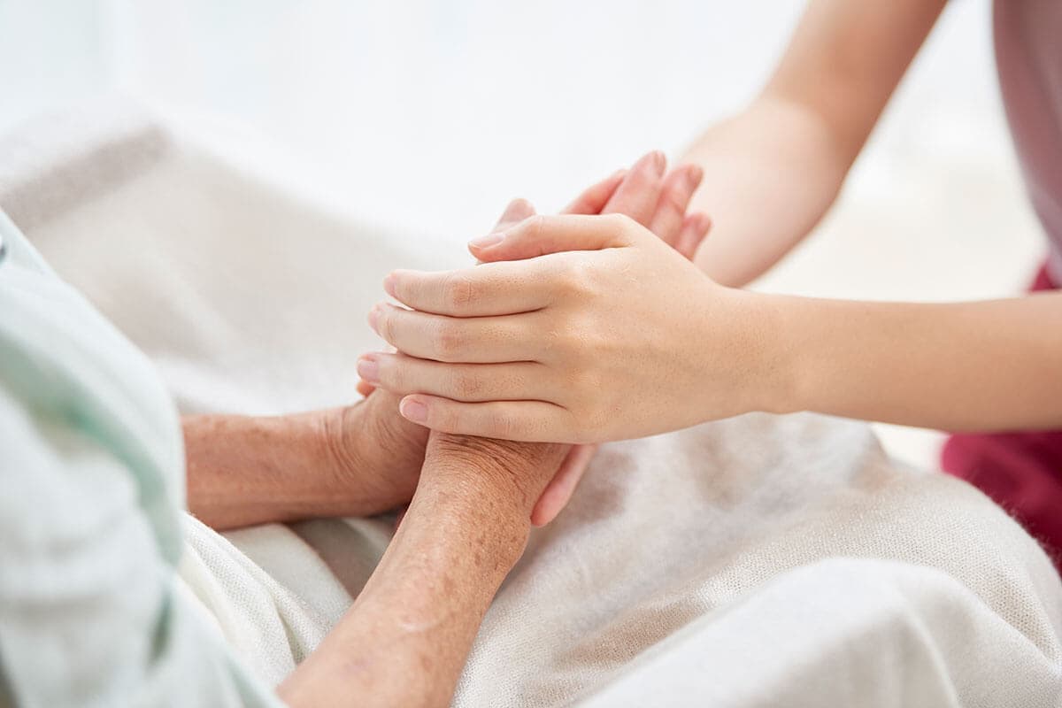 老人ホームで介護風景